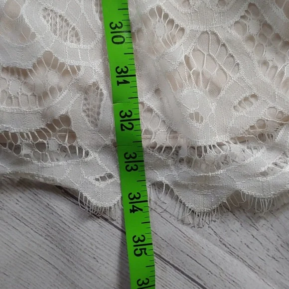 TOBI WHITE AND CREAM LACE MINI DRESS PLUNGE NECKLINE - Picture 10 of 10